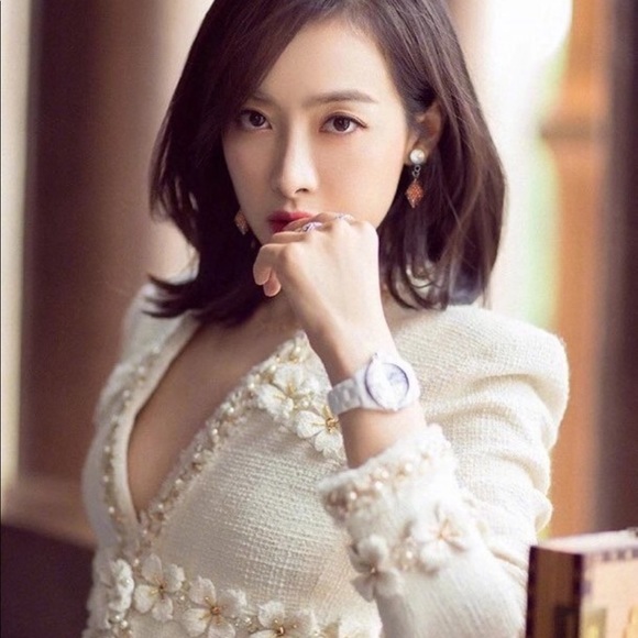 Bras - Picture 2 of 2